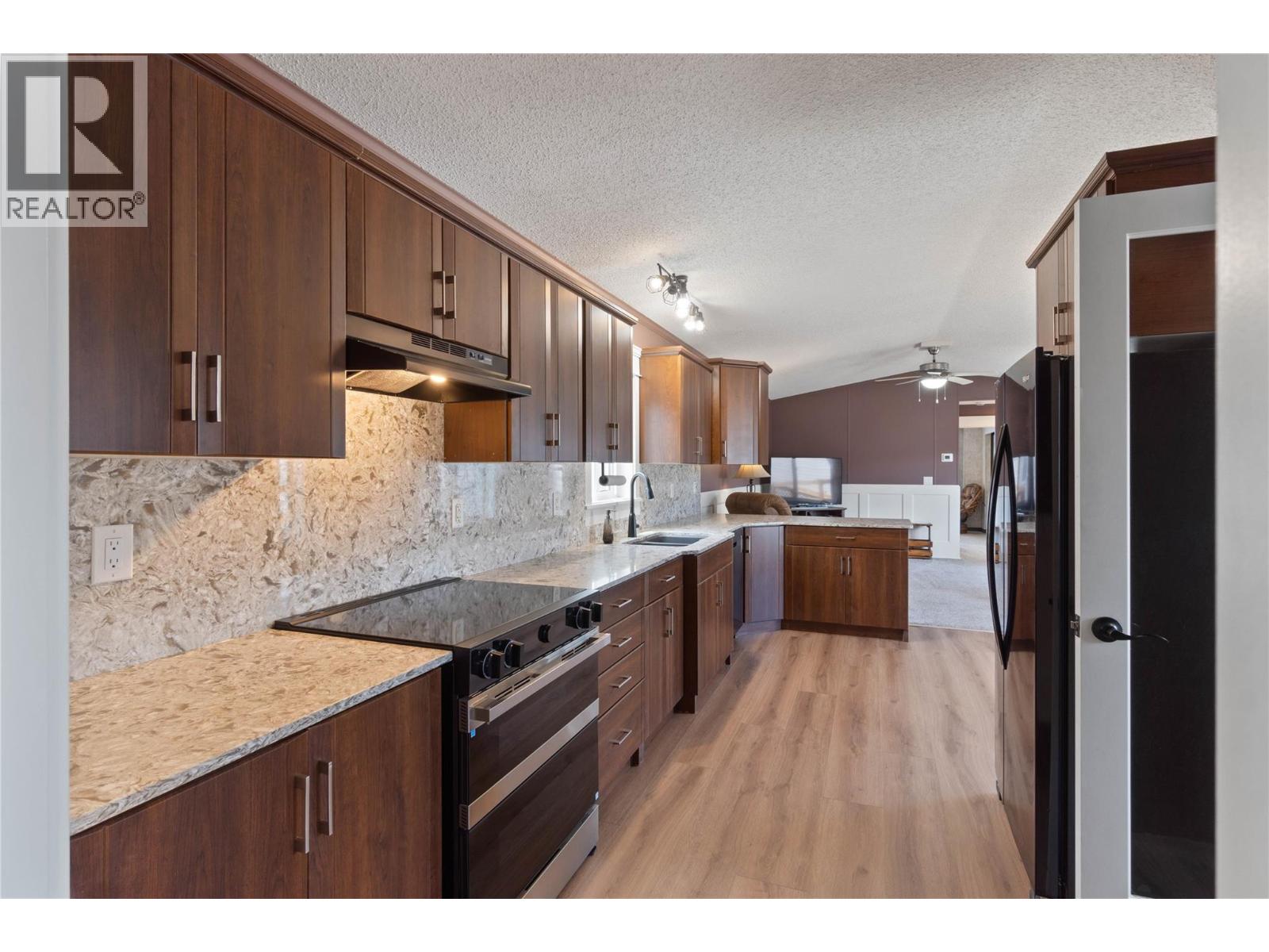 7805 Dallas Drive Unit# 11, Kamloops, British Columbia  V2C 6X9 - Photo 5 - 10380869