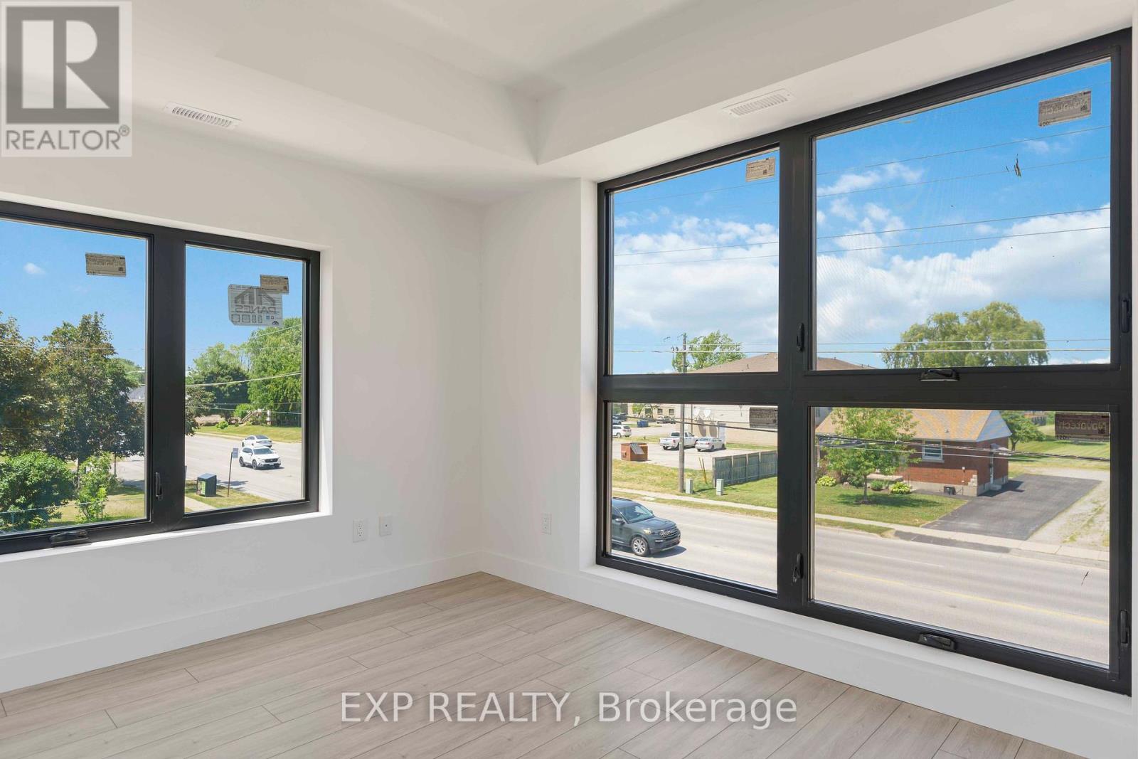 306 - 7277 Wilson Crescent, Niagara Falls, Ontario L2G 4R8 - Photo 4 - X13524866