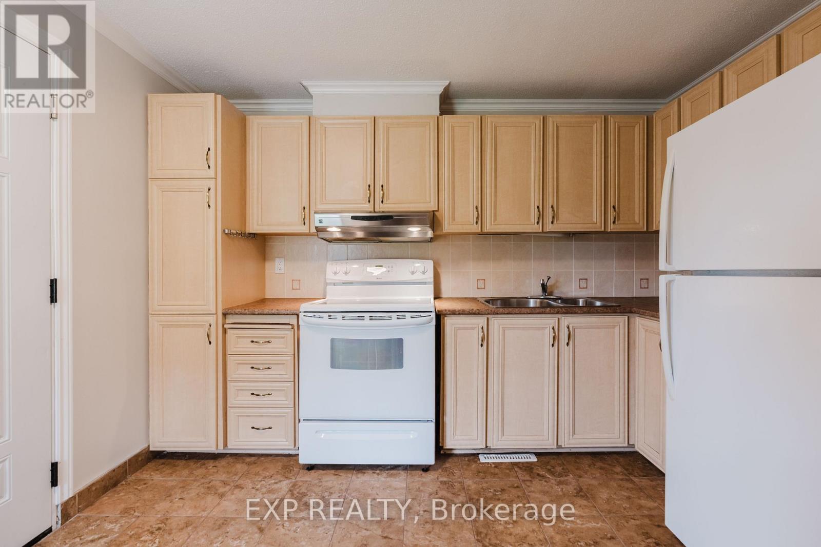 1127 Avignon Court, Ottawa, Ontario  K1C 2M2 - Photo 3 - X13535020
