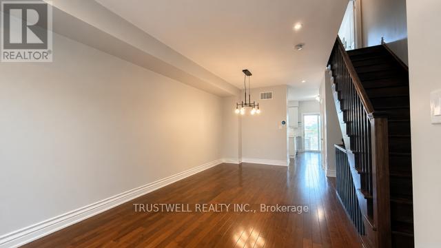 5b Mcgee Street, Toronto, Ontario  M4M 2L1 - Photo 4 - E13534588