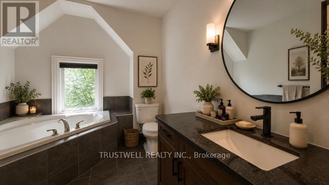 5b Mcgee Street, Toronto, Ontario  M4M 2L1 - Photo 13 - E13534588