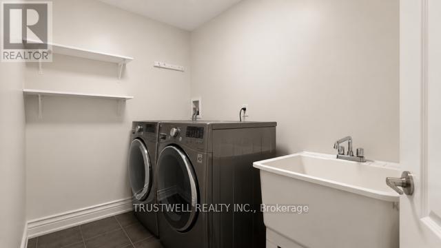 5b Mcgee Street, Toronto, Ontario  M4M 2L1 - Photo 11 - E13534588