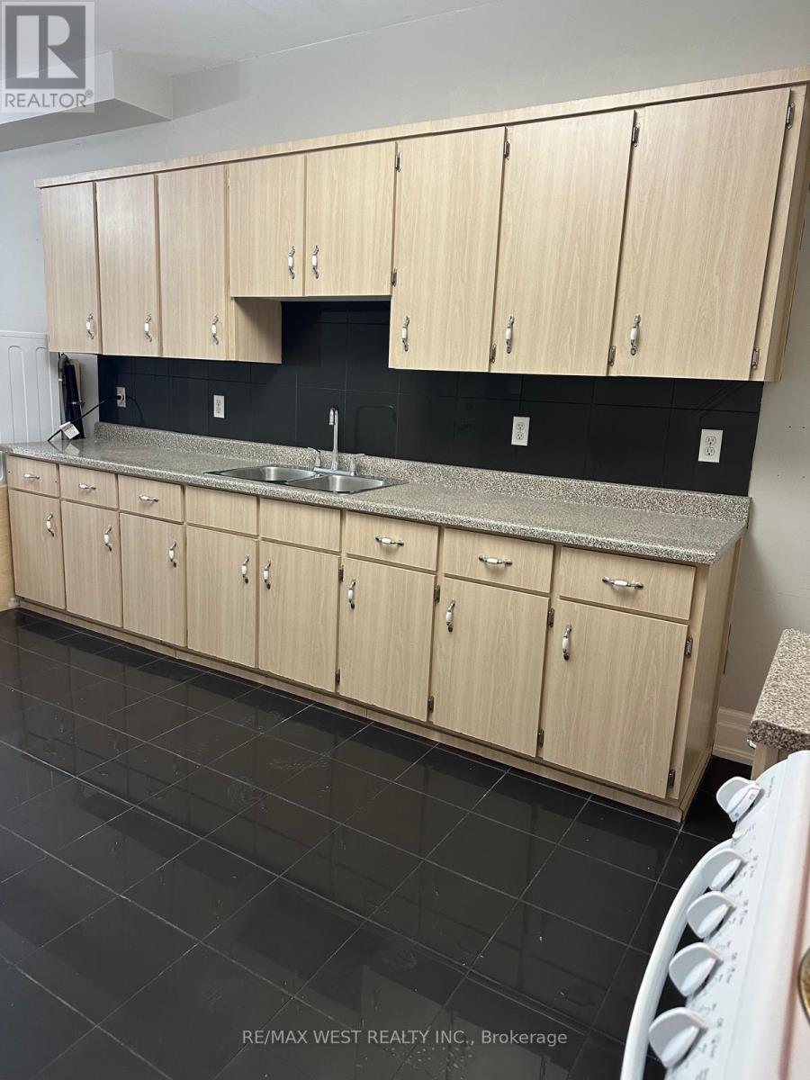 Second Flr Apt #2 - 378 College Street, Toronto, Ontario  M5T 2N9 - Photo 9 - C13534874