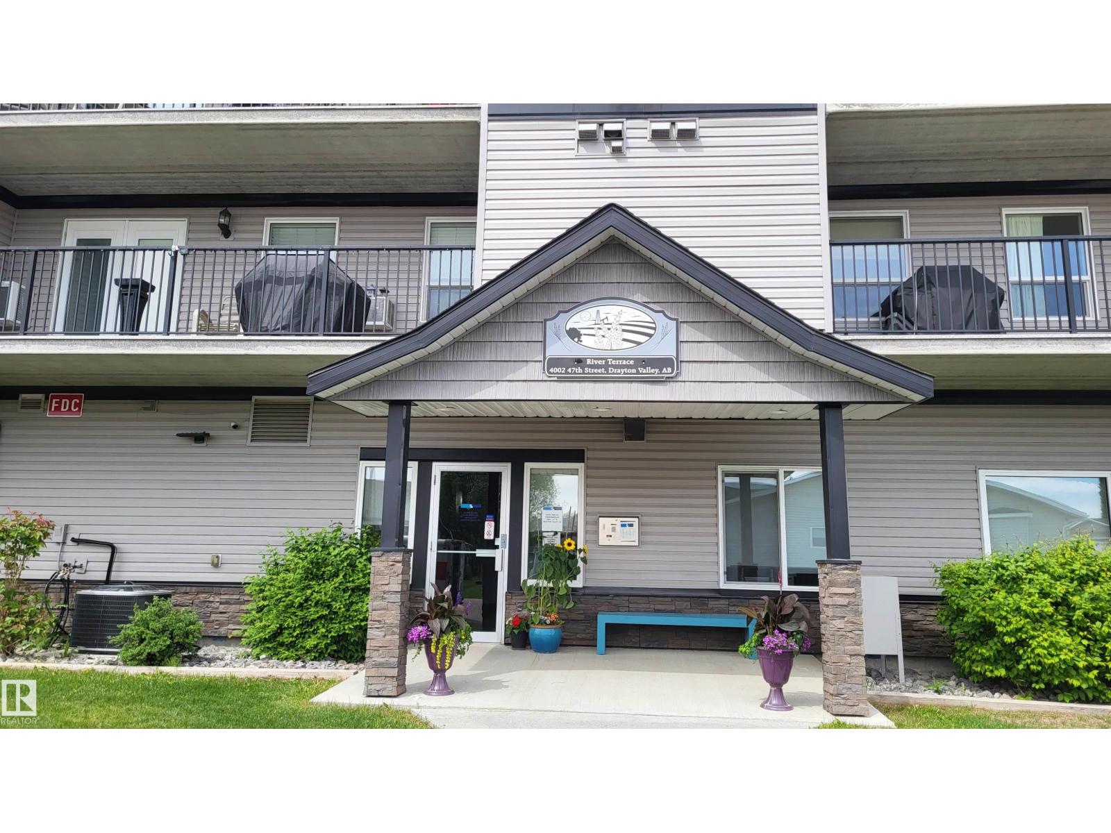 #303 4002 47 ST, Drayton Valley