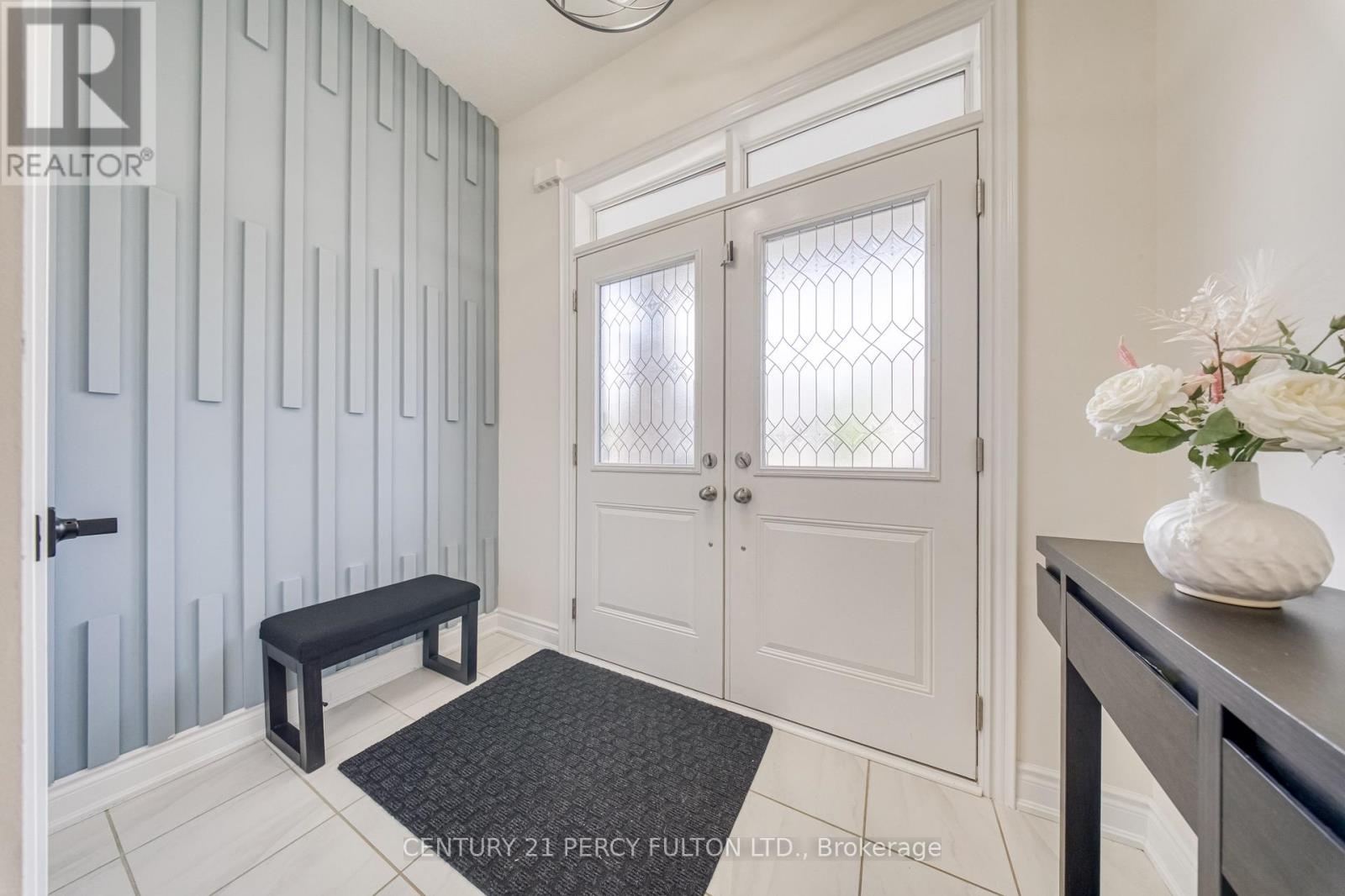 1223 Plymouth Drive, Oshawa, Ontario  L1L 0T4 - Photo 3 - E13534994