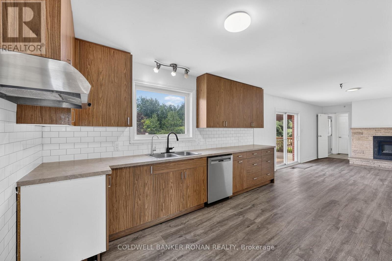 14 Tioga Boulevard, Adjala-Tosorontio, Ontario  L0M 1J0 - Photo 6 - N13534980