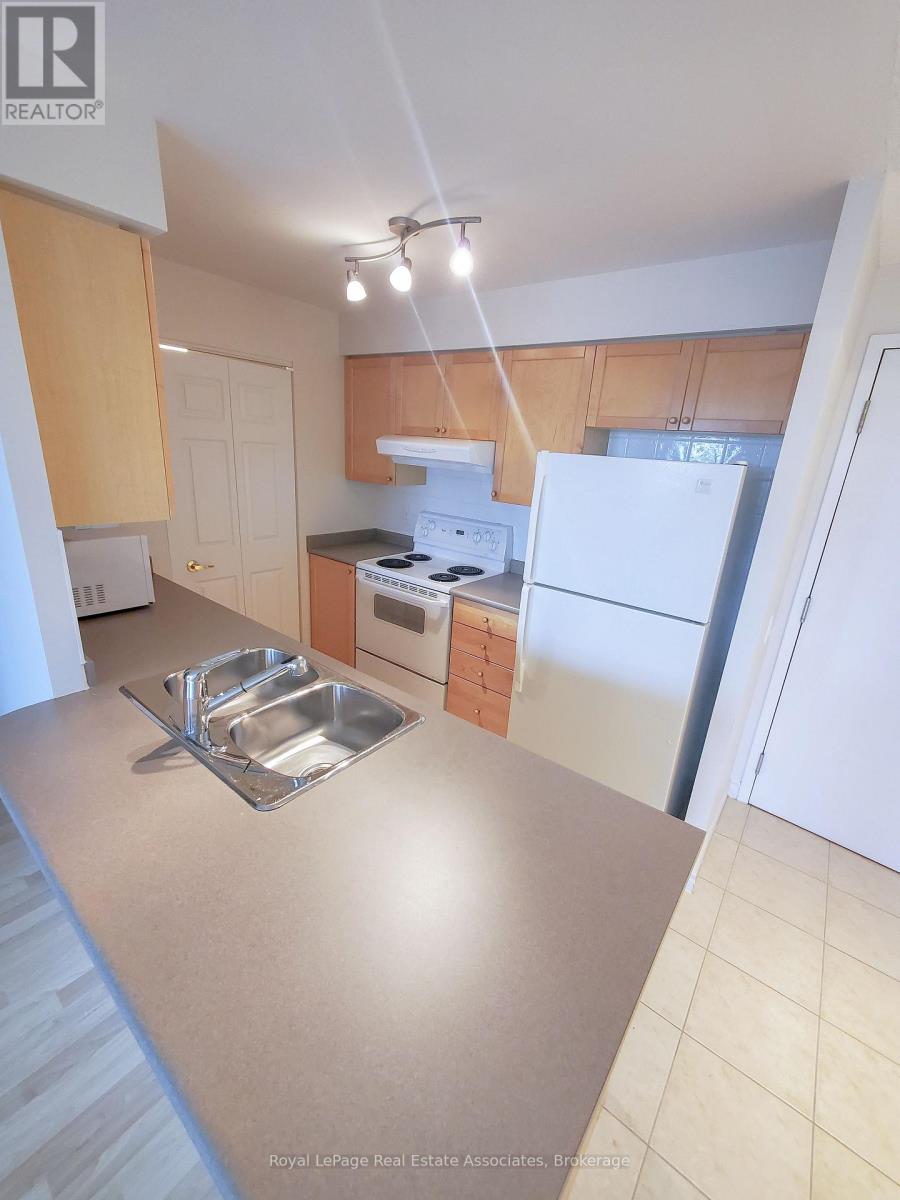 1202 - 55 Strathaven Drive, Mississauga, Ontario  L5R 4G9 - Photo 3 - W13534928