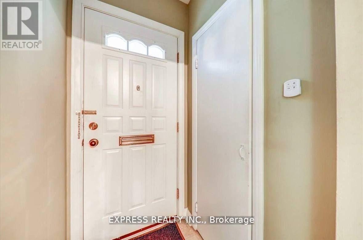 Main - 46 William Cragg Drive, Toronto, Ontario  M3M 1V1 - Photo 4 - W13534952