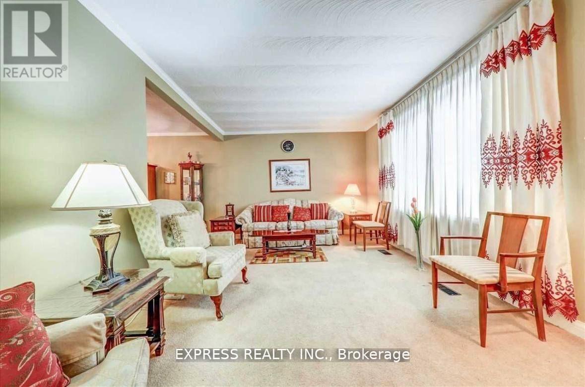 Main - 46 William Cragg Drive, Toronto, Ontario  M3M 1V1 - Photo 5 - W13534952