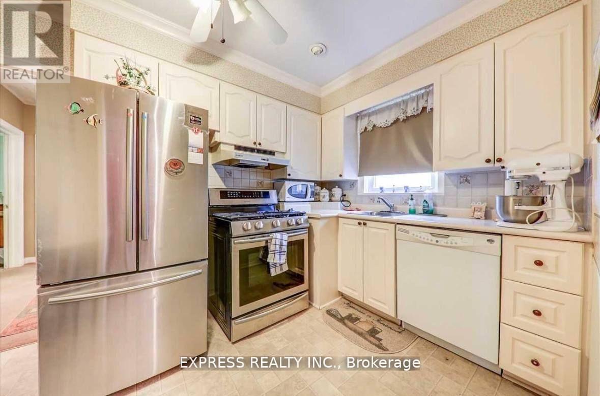 Main - 46 William Cragg Drive, Toronto, Ontario  M3M 1V1 - Photo 9 - W13534952
