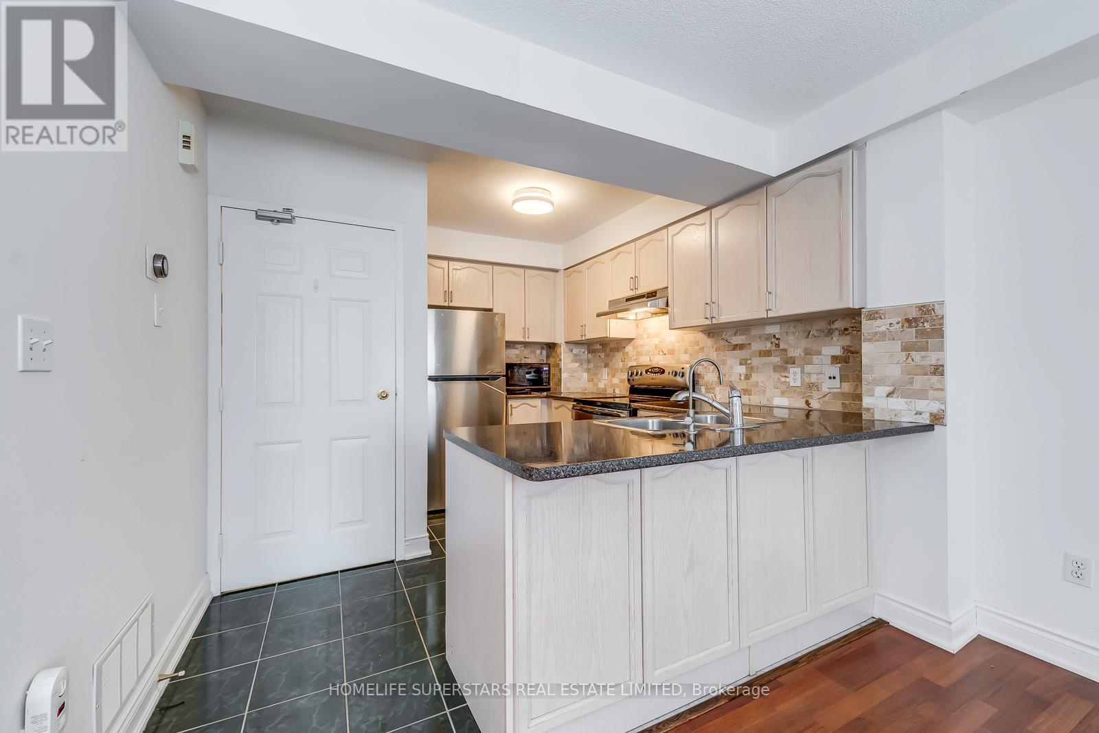 Unit 11 - 605 Shoreline Drive, Mississauga, Ontario  L5B 4K3 - Photo 5 - W13535006