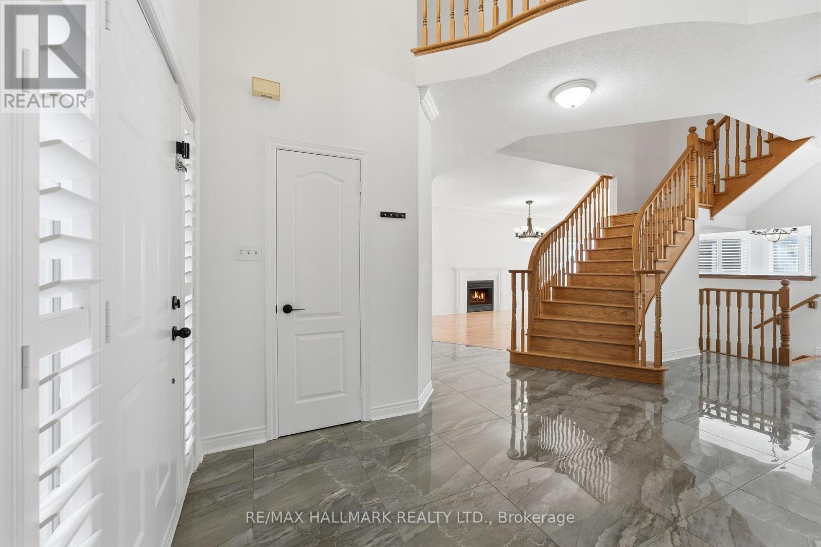 2013 Rosemount Crescent, Oakville, Ontario  L6M 3A5 - Photo 2 - W13535094