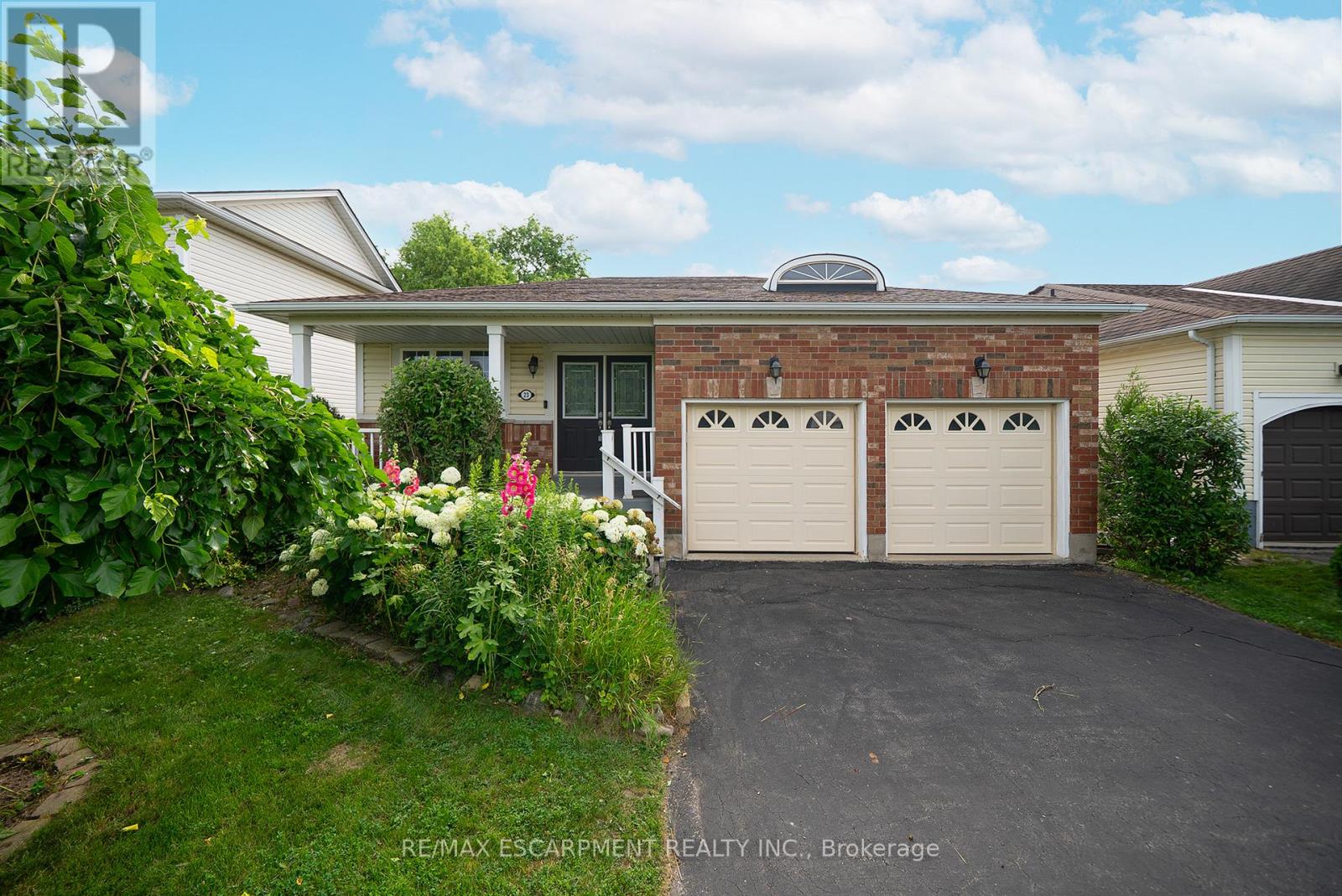 23 STOWE TERRACE, Brantford