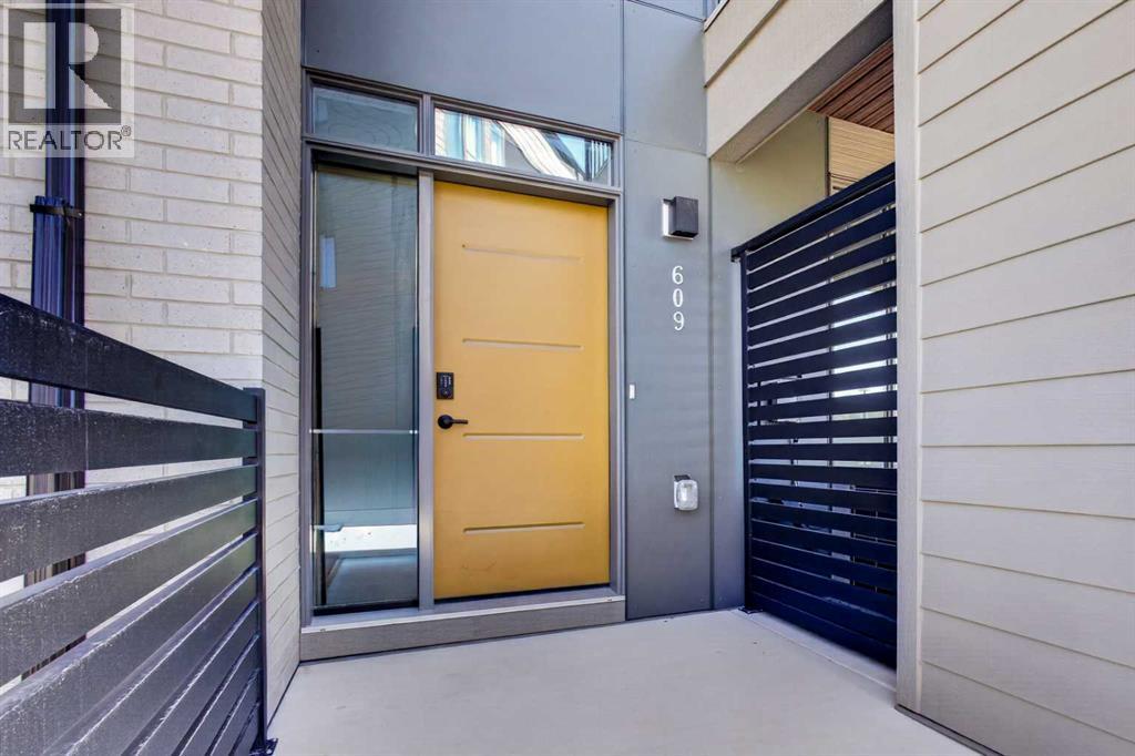 609 Sovereign Common SW, Calgary, Alberta  T3C 3Y3 - Photo 2 - A2286298