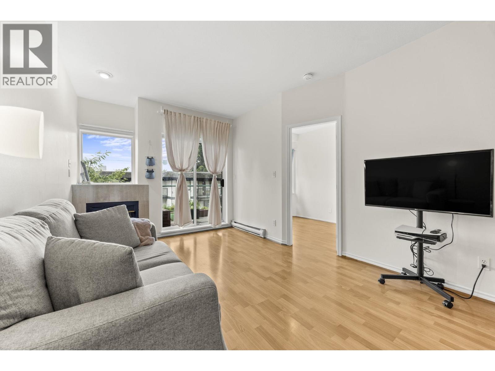 104 177 W 5th Street, North Vancouver, British Columbia V7M 1J6 - Photo 4 - R3143403