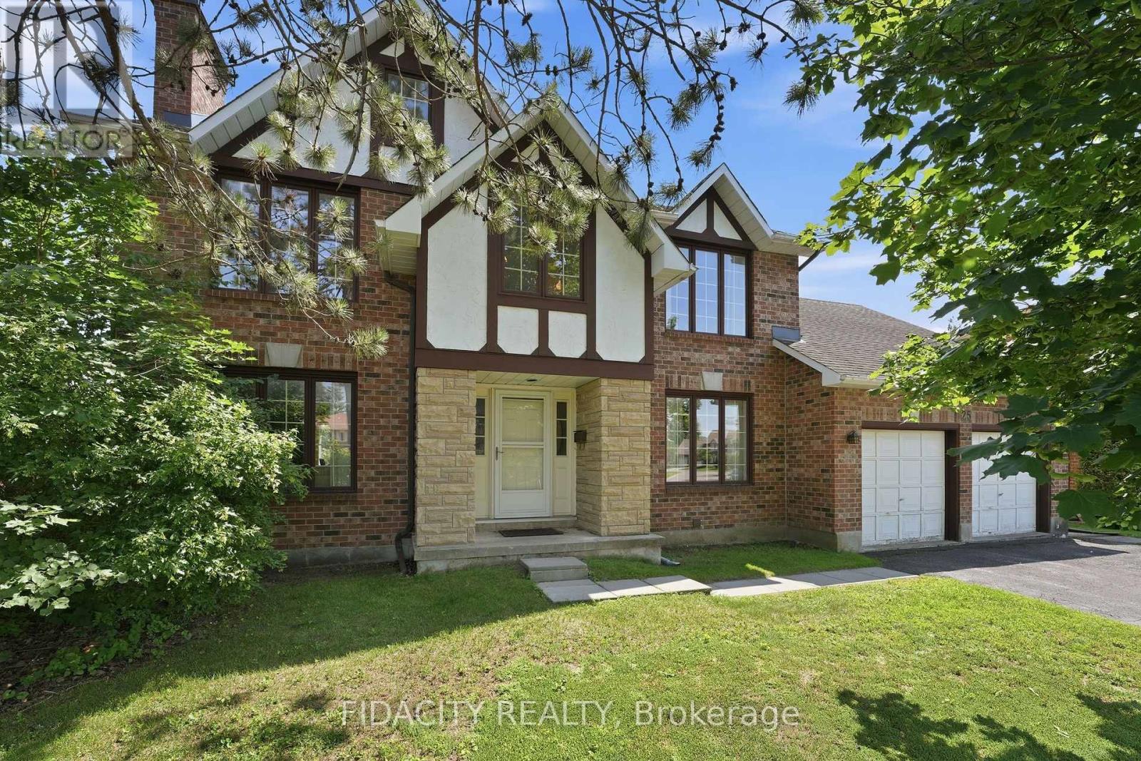 25 PINE BLUFF TRAIL, Ottawa