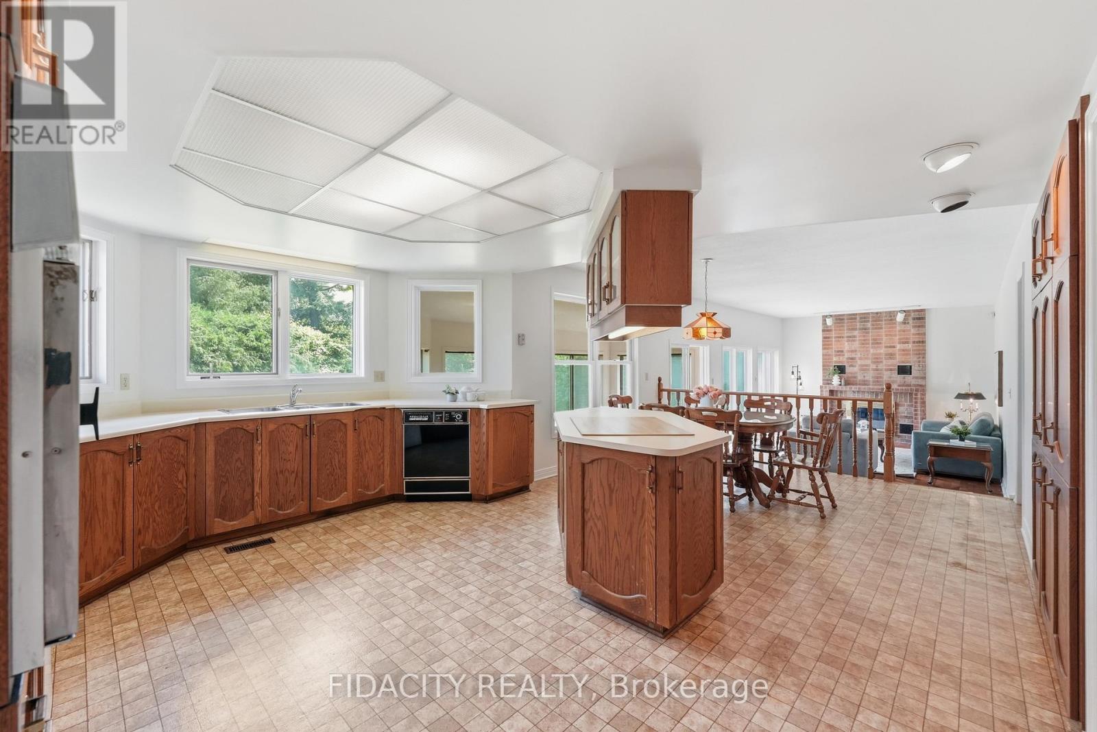 25 Pine Bluff Trail, Ottawa, Ontario  K2S 1E1 - Photo 11 - X13535122
