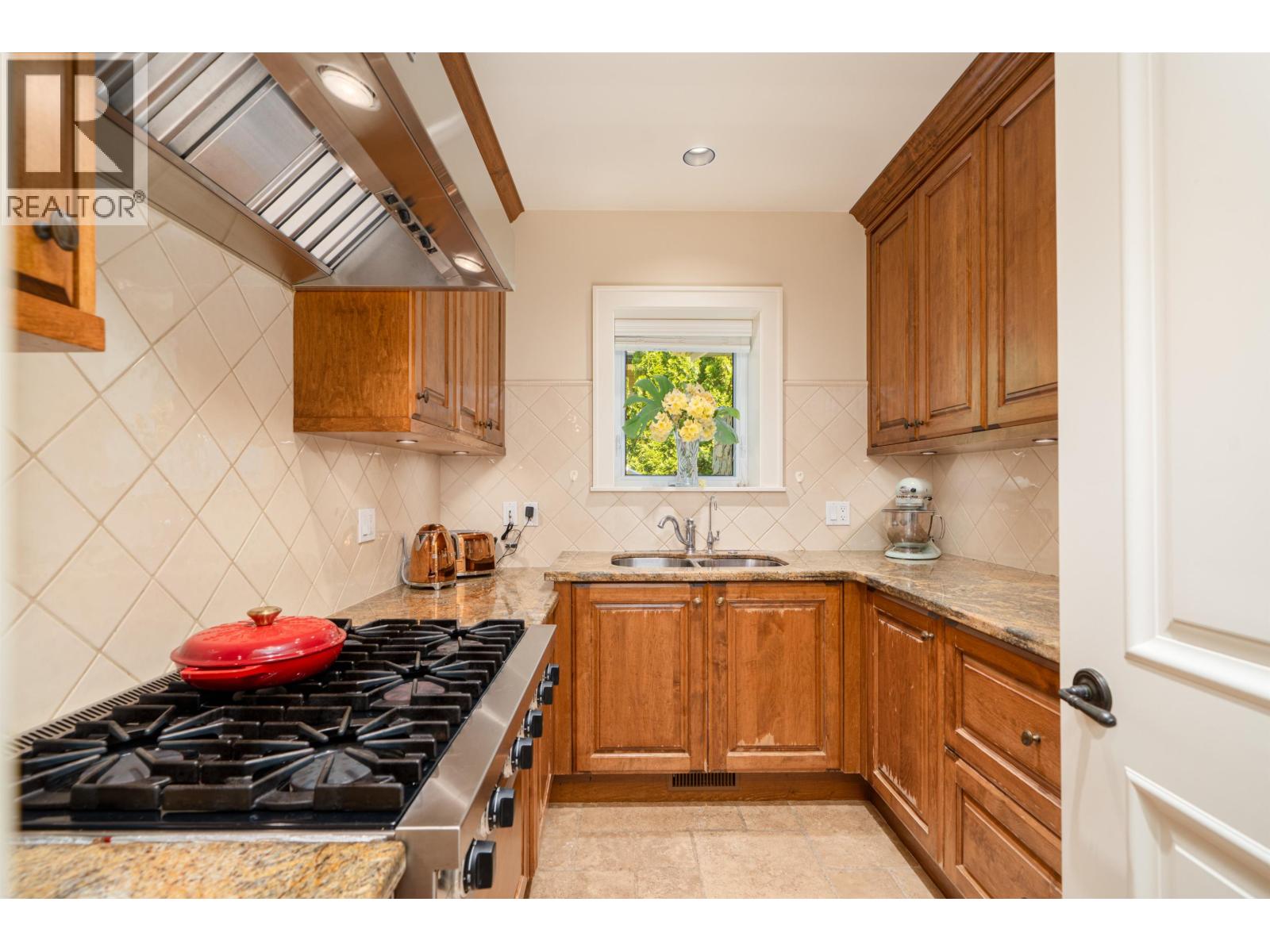 2356 Kadlec Court, West Vancouver, British Columbia  V7S 3K3 - Photo 14 - R3143728