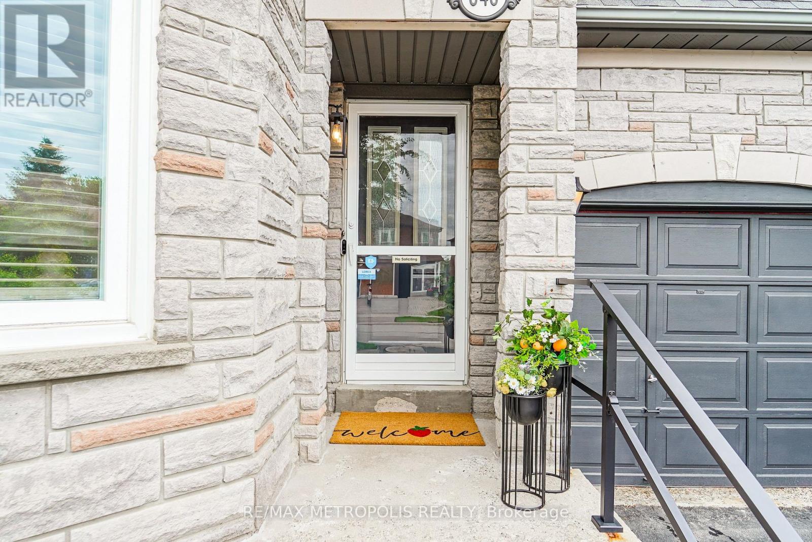646 Walpole Crescent, Newmarket, Ontario  L3X 2B4 - Photo 3 - N13534906