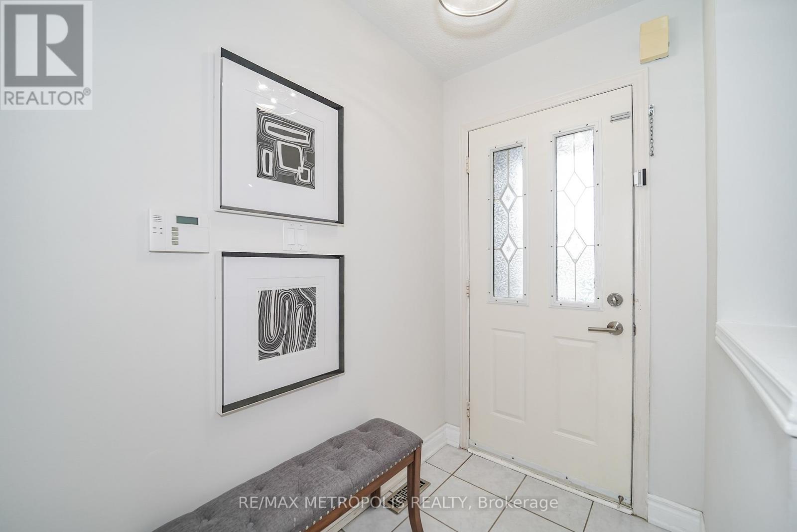 646 Walpole Crescent, Newmarket, Ontario  L3X 2B4 - Photo 5 - N13534906