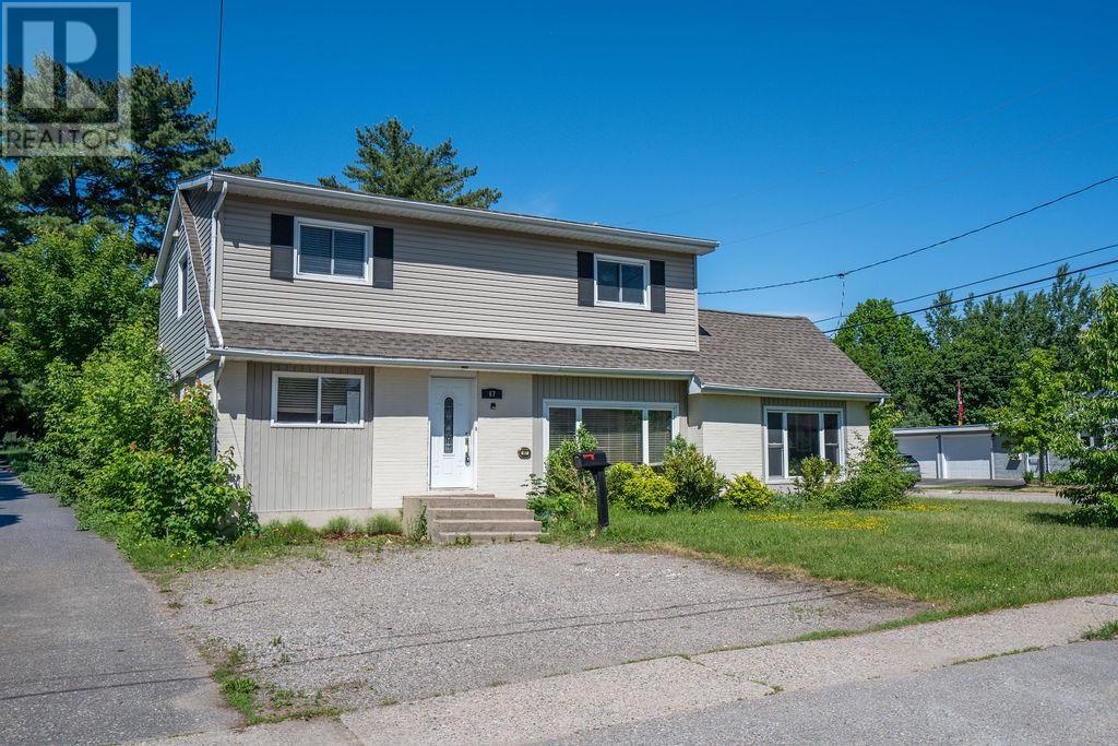 67 Hugill St, Sault Ste. Marie, Ontario  P6A 4E6 - Photo 2 - SM261761