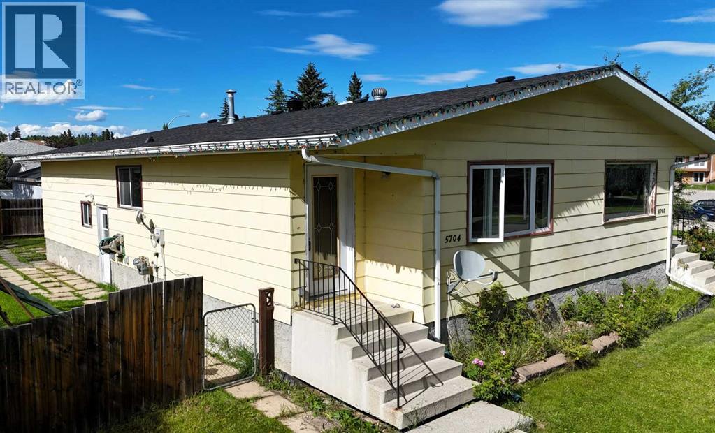 5704 Westhaven Drive, Edson, Alberta  T7E 1J6 - Photo 2 - A2318102
