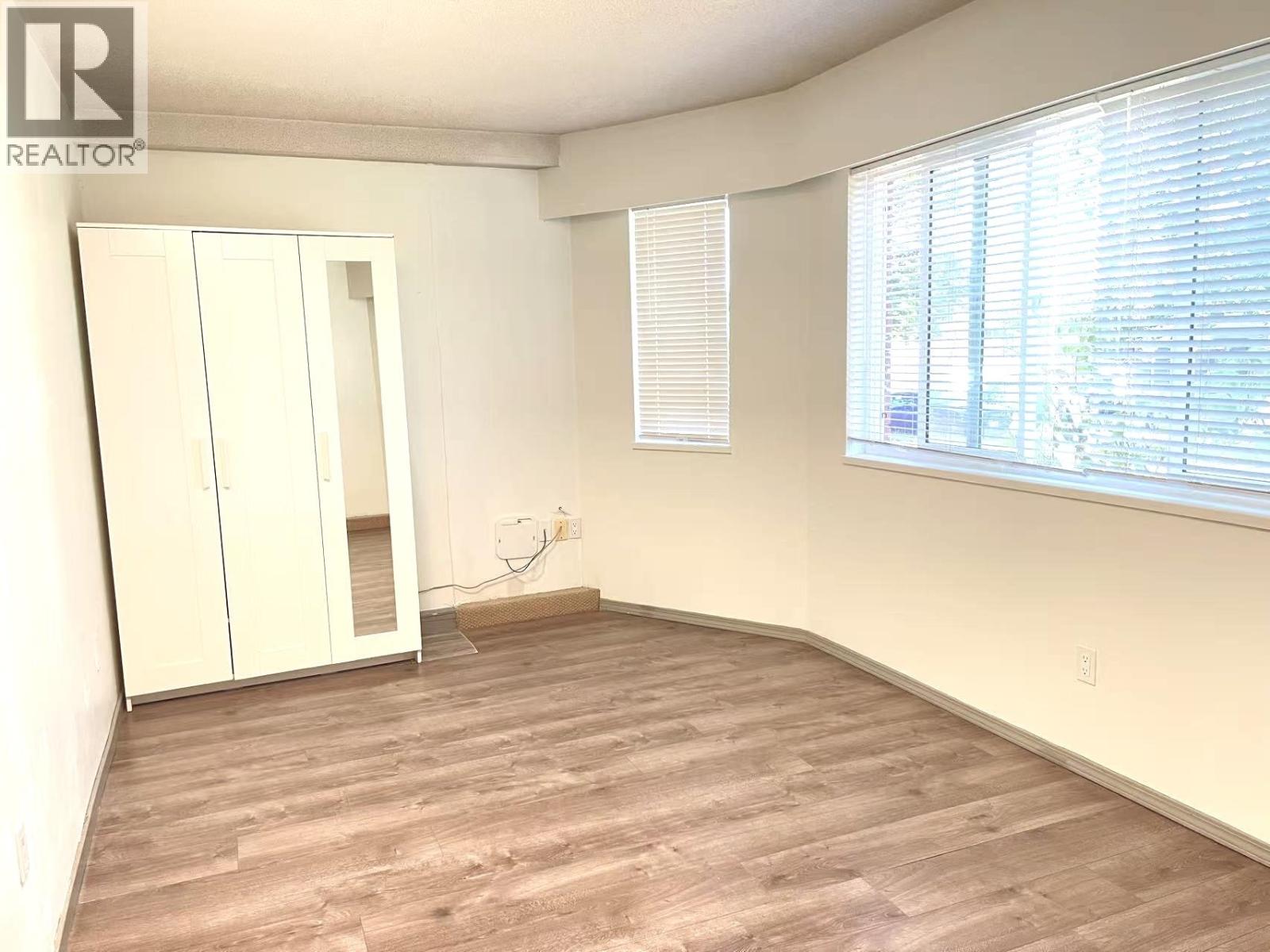 33 W WOODSTOCK AVENUE