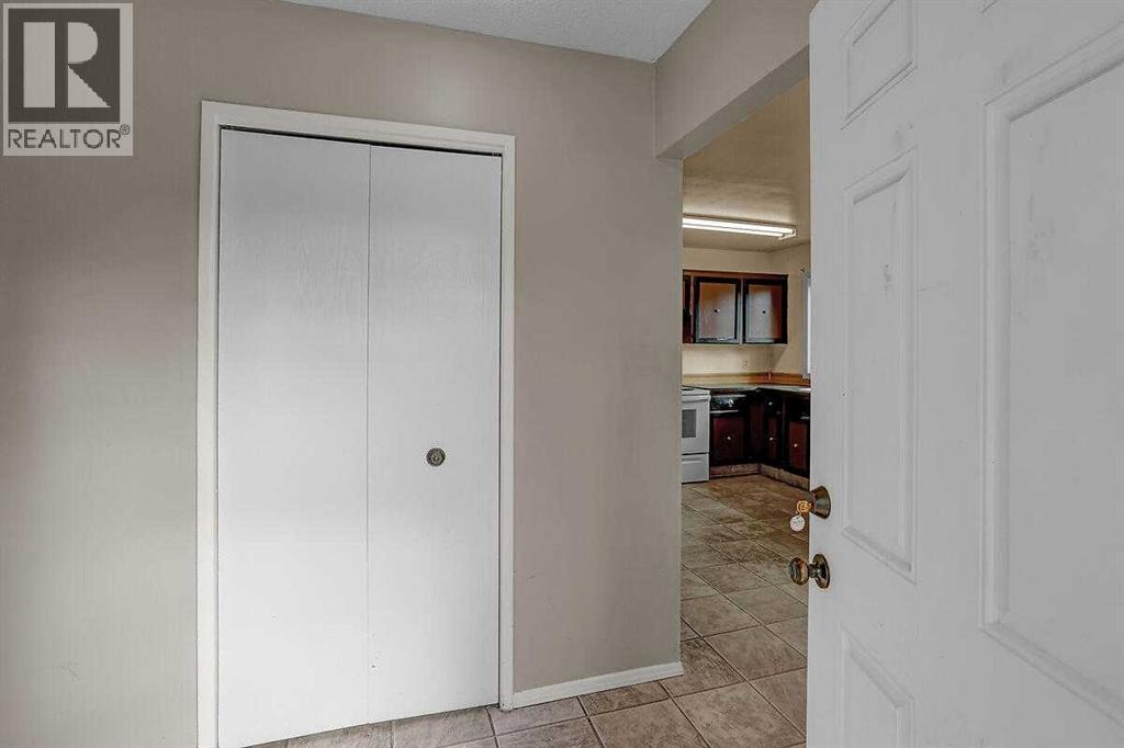 151 Midlawn Close SE, Calgary, Alberta  T2X 1A7 - Photo 3 - A2326665