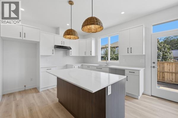 2050 Grasslands Boulevard Unit# 136, Kamloops, British Columbia  V2B 0K7 - Photo 2 - 10393390