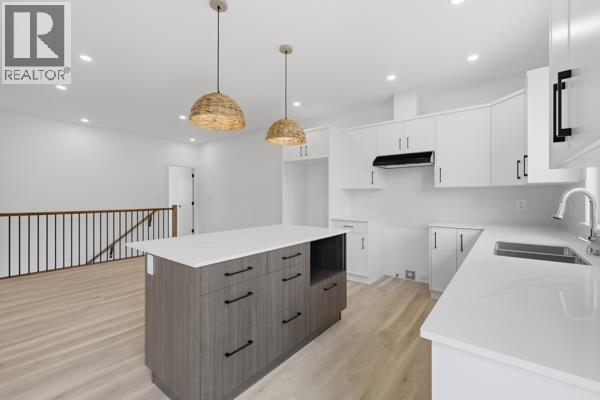 2050 Grasslands Boulevard Unit# 136, Kamloops, British Columbia  V2B 0K7 - Photo 4 - 10393390