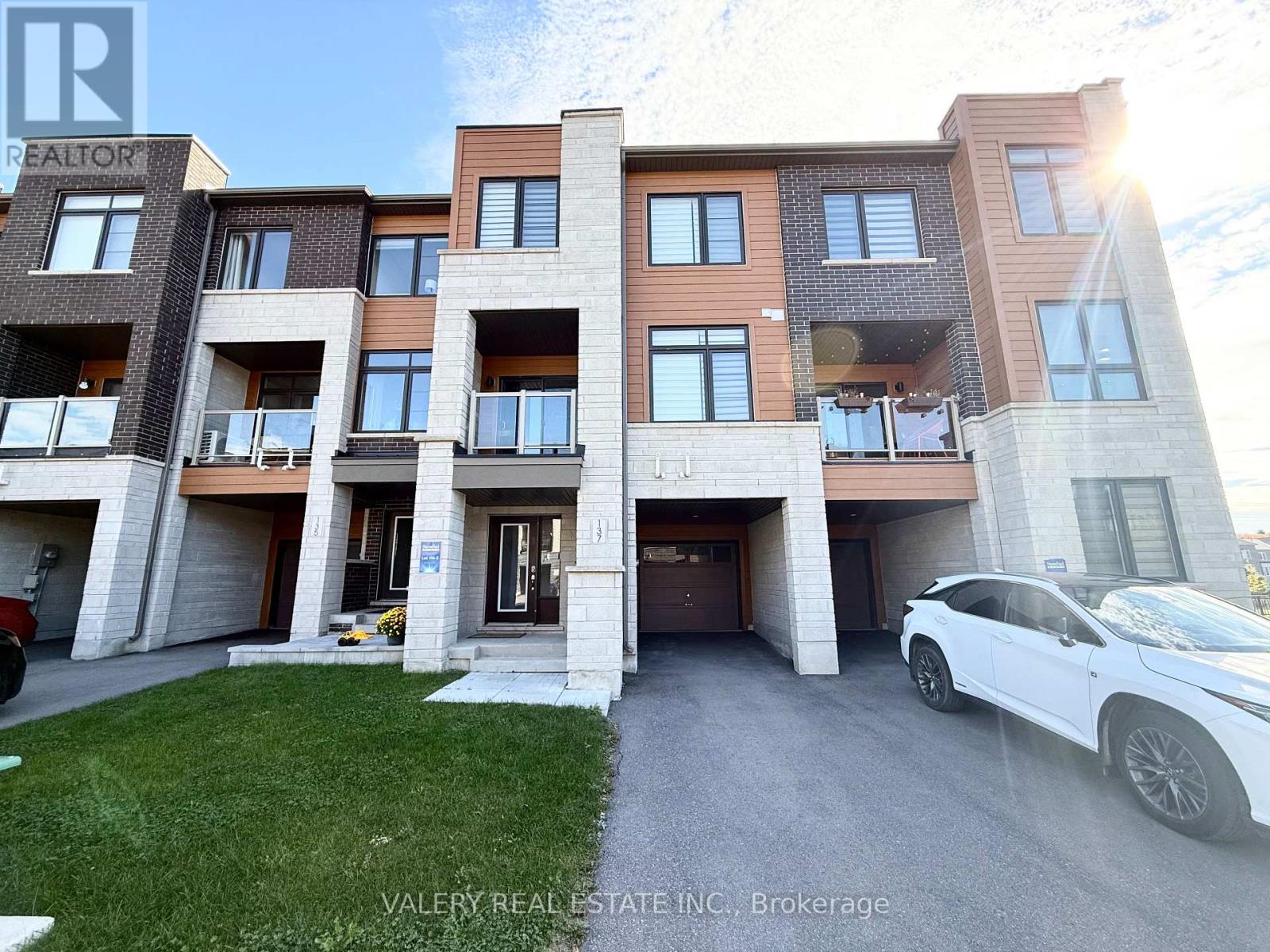 137 Bravo Lane, Newmarket, Ontario  L3Y 4V9 - Photo 1 - N13535232