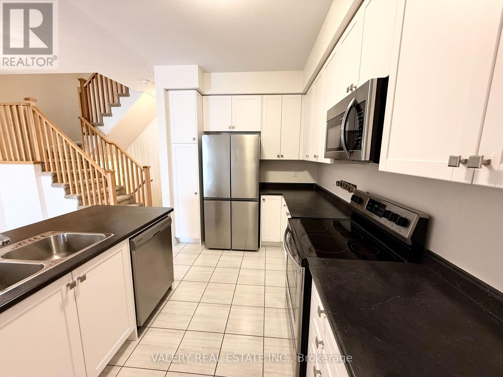 137 Bravo Lane, Newmarket, Ontario  L3Y 4V9 - Photo 4 - N13535232