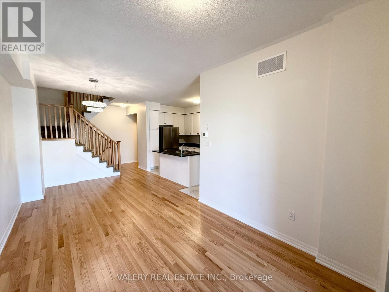 137 Bravo Lane, Newmarket, Ontario  L3Y 4V9 - Photo 5 - N13535232