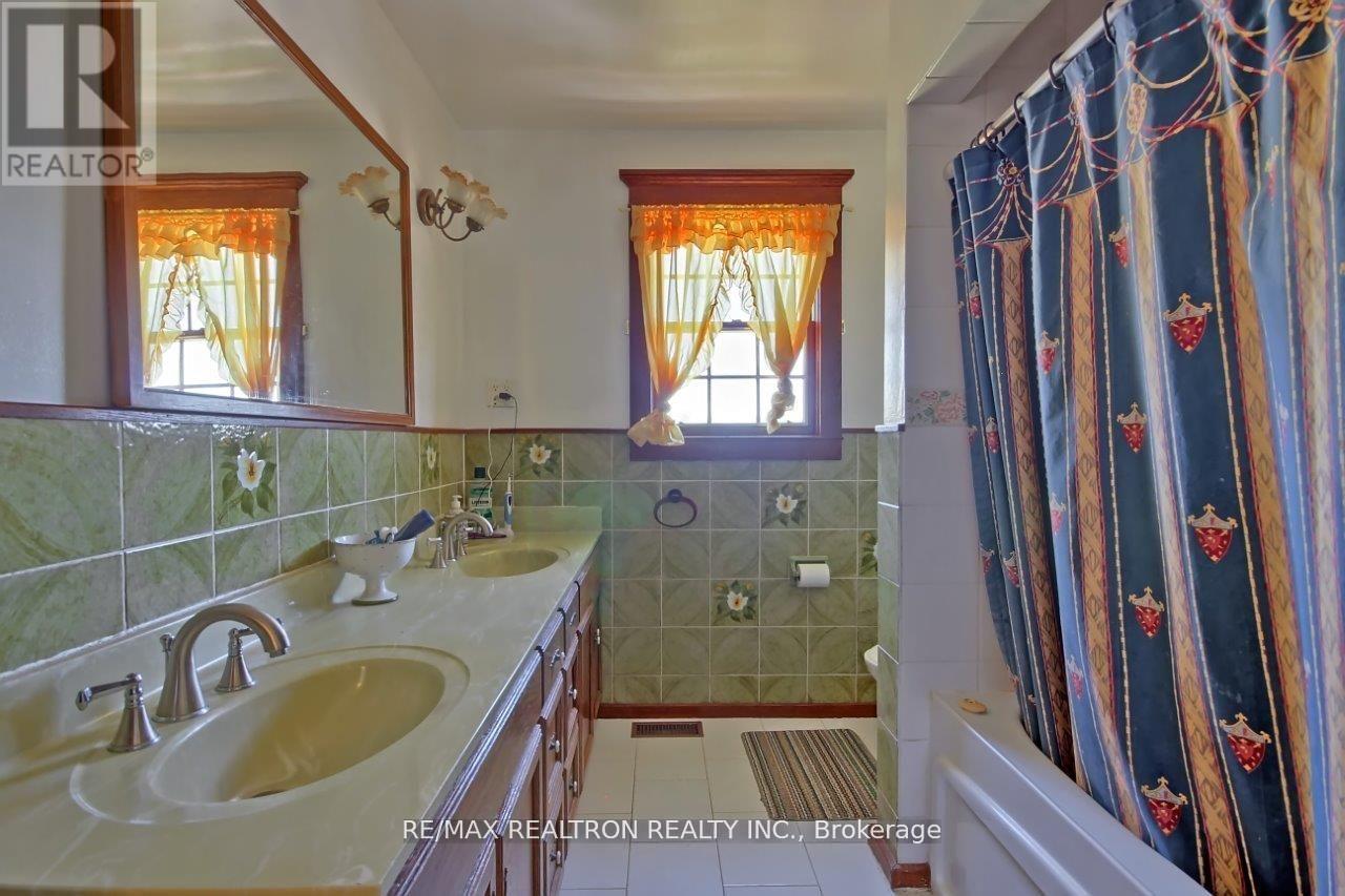 2978 Holborn Road, East Gwillimbury, Ontario  L0G 1R0 - Photo 10 - N13535318