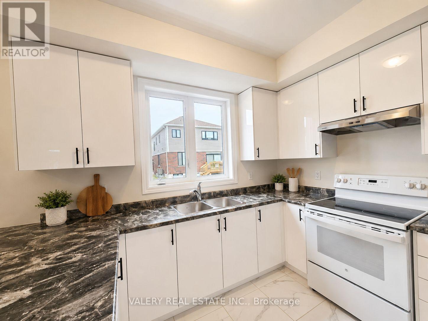 22 Hylton Drive, Barrie, Ontario  L9S 2Z8 - Photo 3 - S13535210