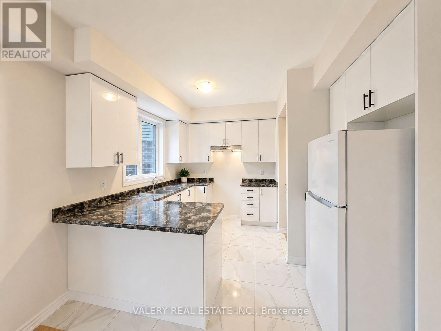22 Hylton Drive, Barrie, Ontario  L9S 2Z8 - Photo 4 - S13535210