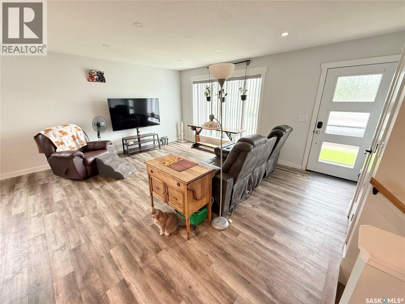 44 Mitchell Crescent, Weyburn, Saskatchewan  S4H 2M4 - Photo 2 - SK041832