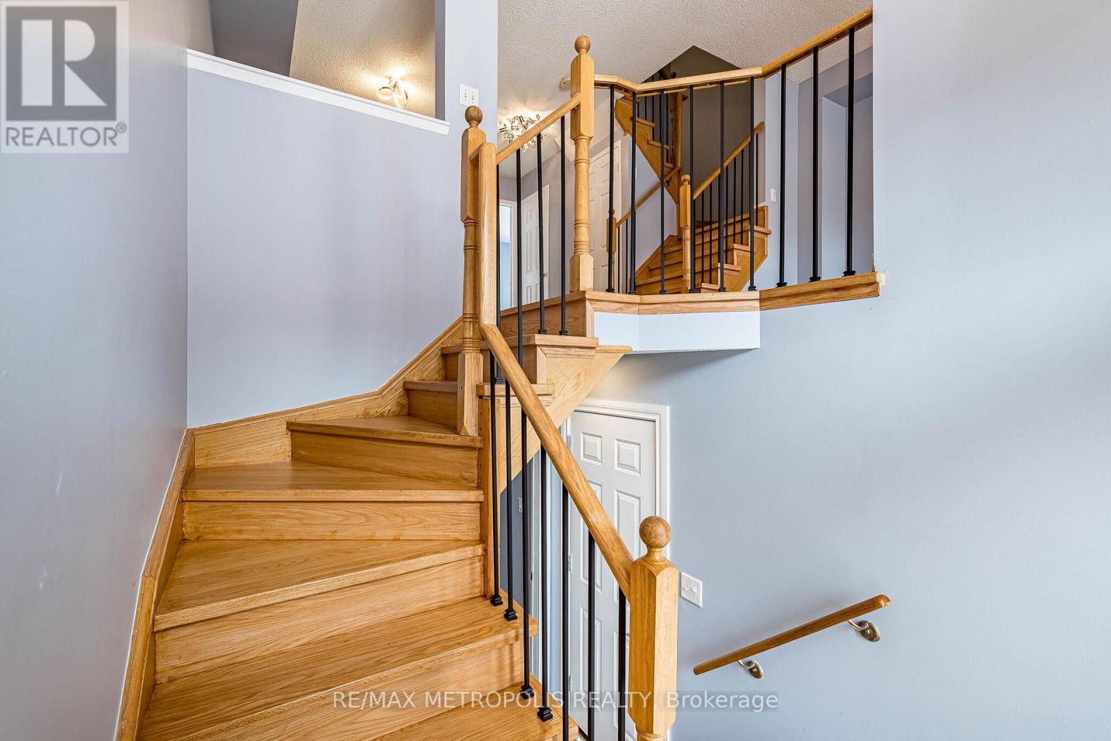 26 Beeston Road, Brampton, Ontario  L6Y 5S6 - Photo 3 - W13535338