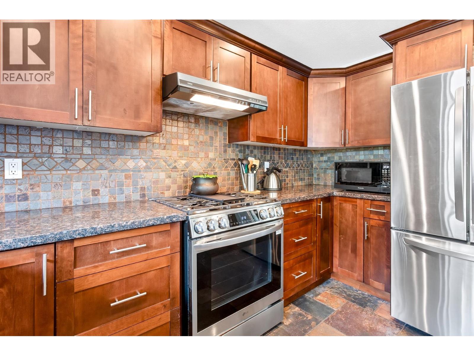 2383 Colonial Drive, Port Coquitlam, British Columbia  V3C 5J6 - Photo 11 - R3143158
