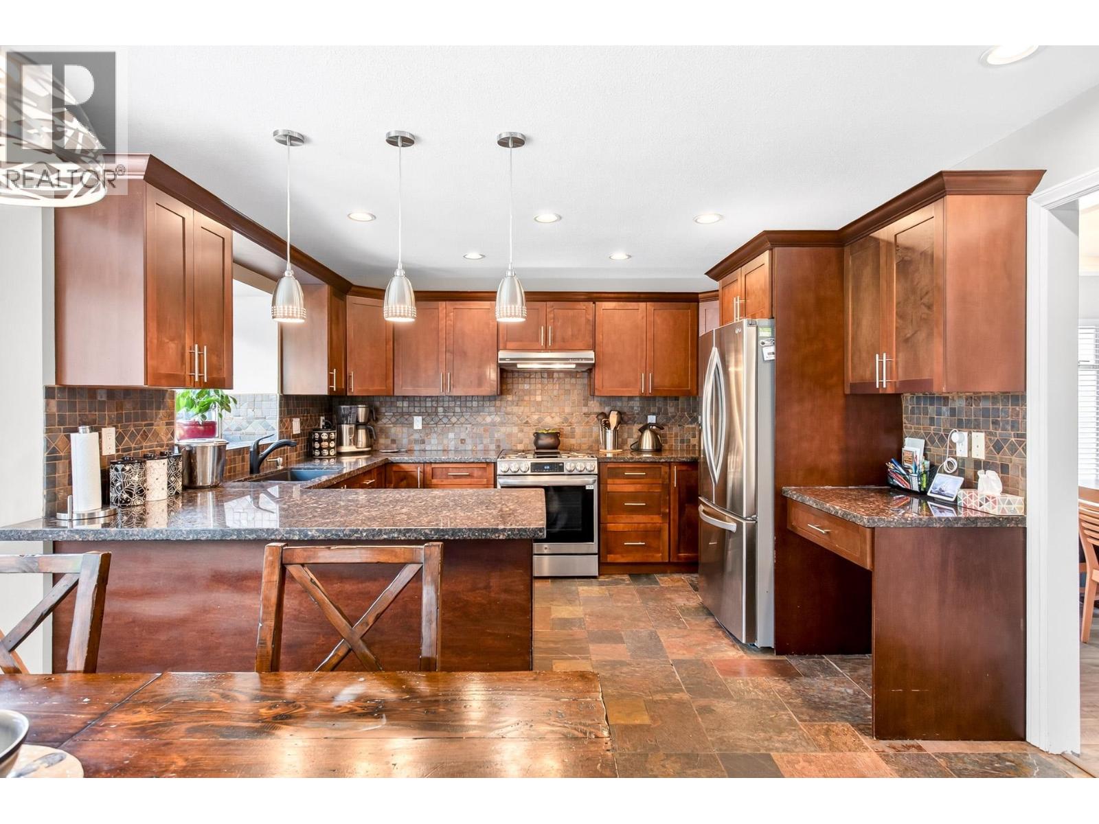 2383 Colonial Drive, Port Coquitlam, British Columbia  V3C 5J6 - Photo 10 - R3143158