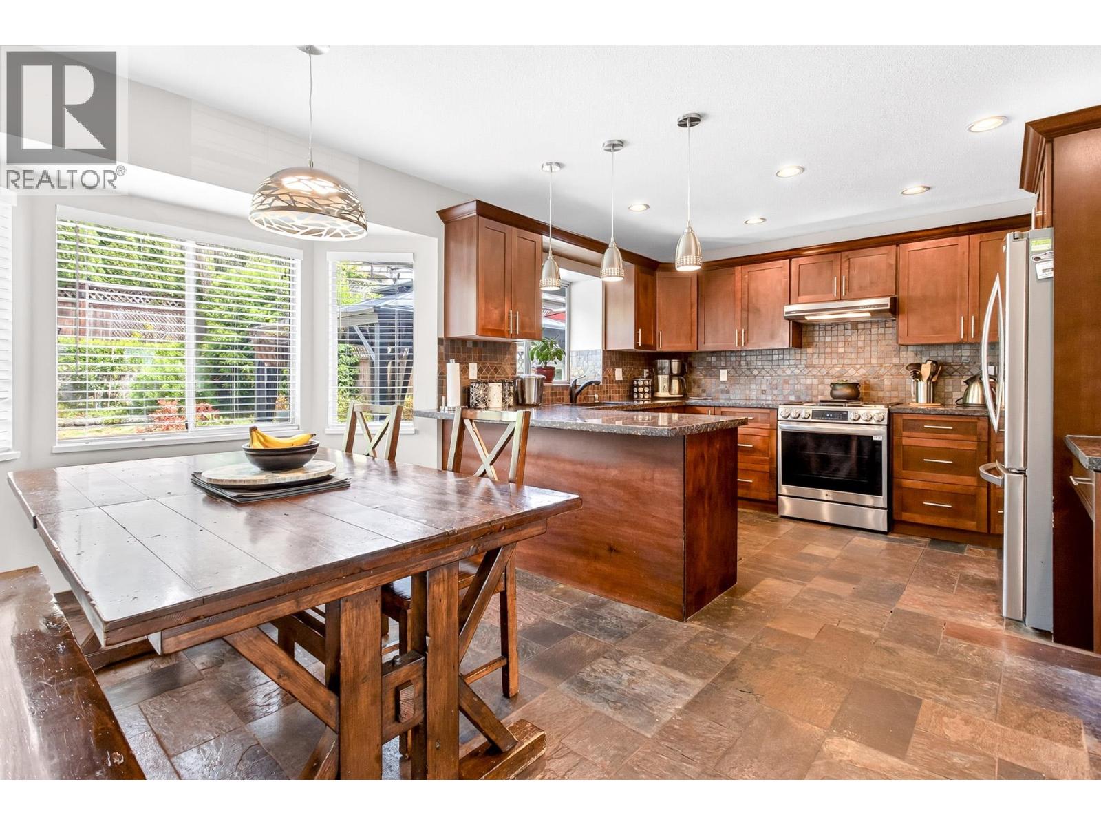 2383 Colonial Drive, Port Coquitlam, British Columbia  V3C 5J6 - Photo 8 - R3143158