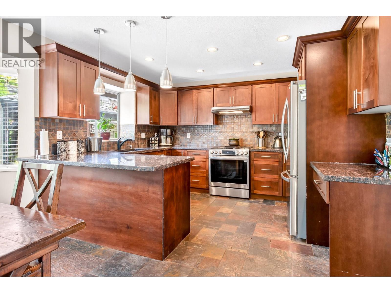 2383 Colonial Drive, Port Coquitlam, British Columbia  V3C 5J6 - Photo 9 - R3143158