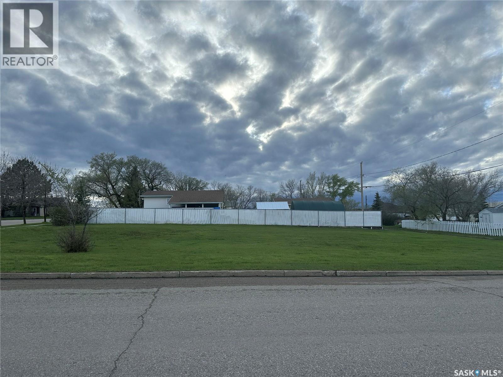 400 3rd AVENUE W, Assiniboia, Saskatchewan
