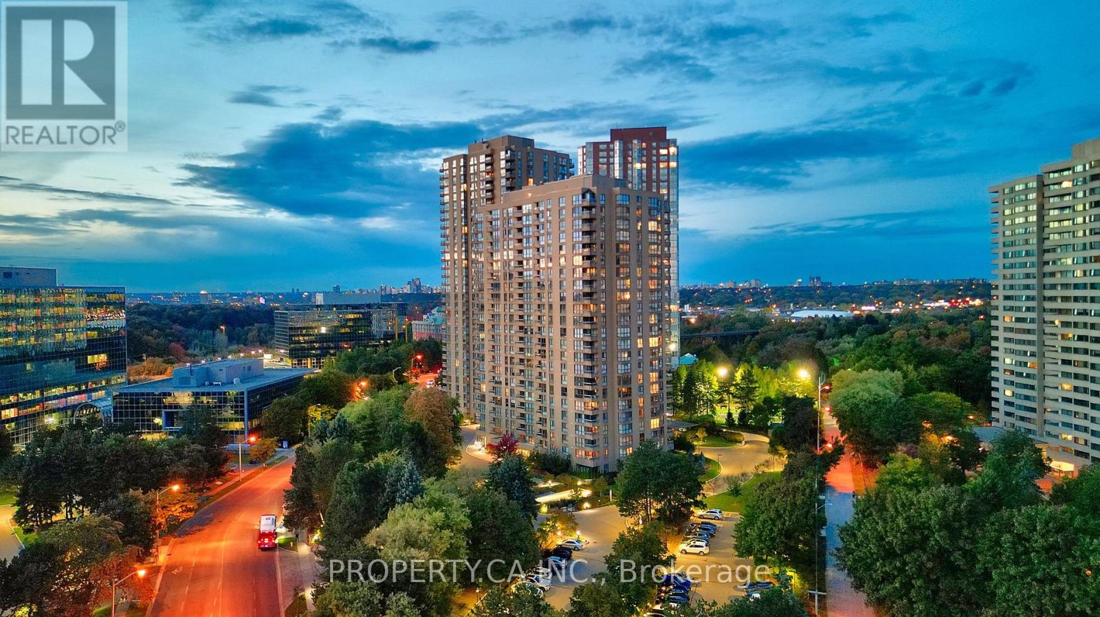 <div class="slider-price">$995,000</div><p>1202 - 1 Concorde Place, Toronto, Ontario</p>