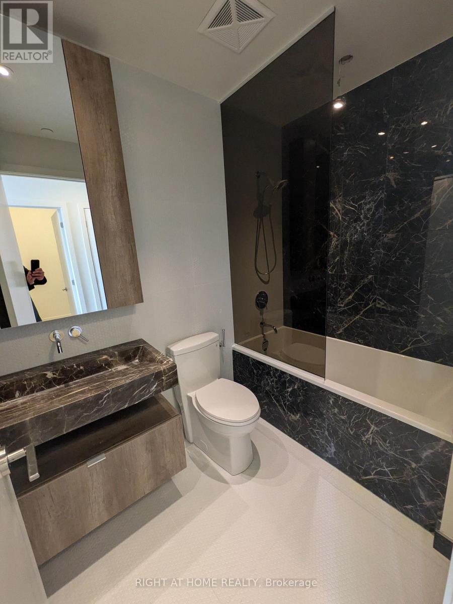 5601 - 11 Yorkville Avenue, Toronto, Ontario  M4W 0B7 - Photo 11 - C13535436