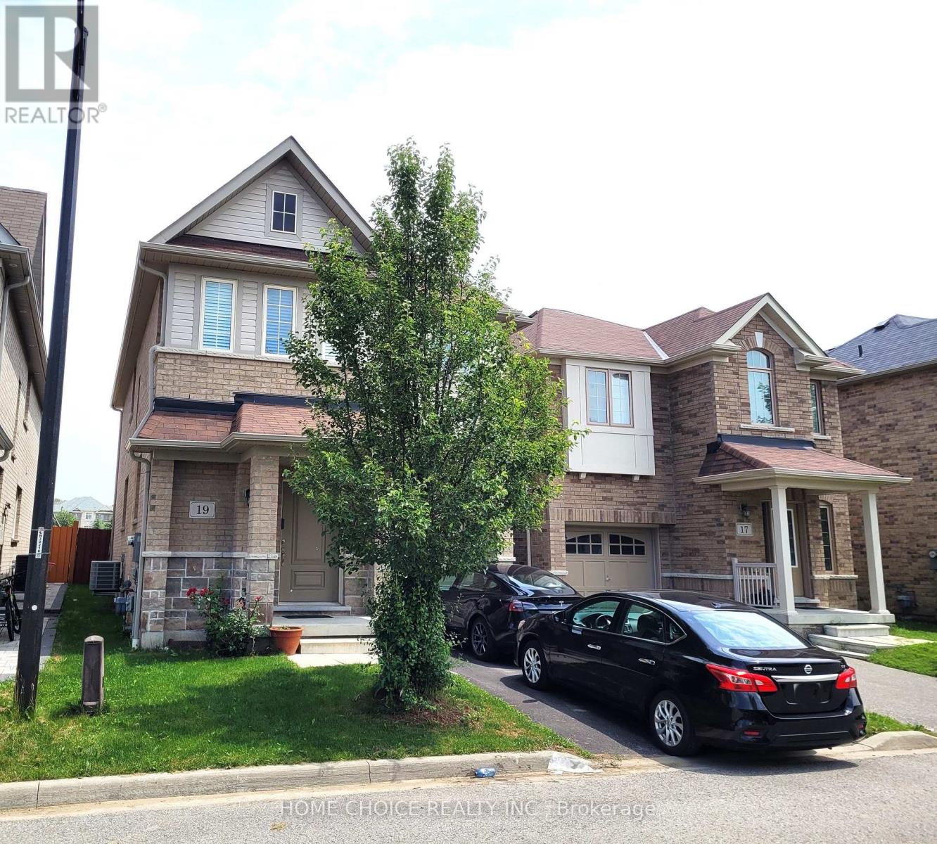 19 HEADON AVENUE, Ajax, Ontario