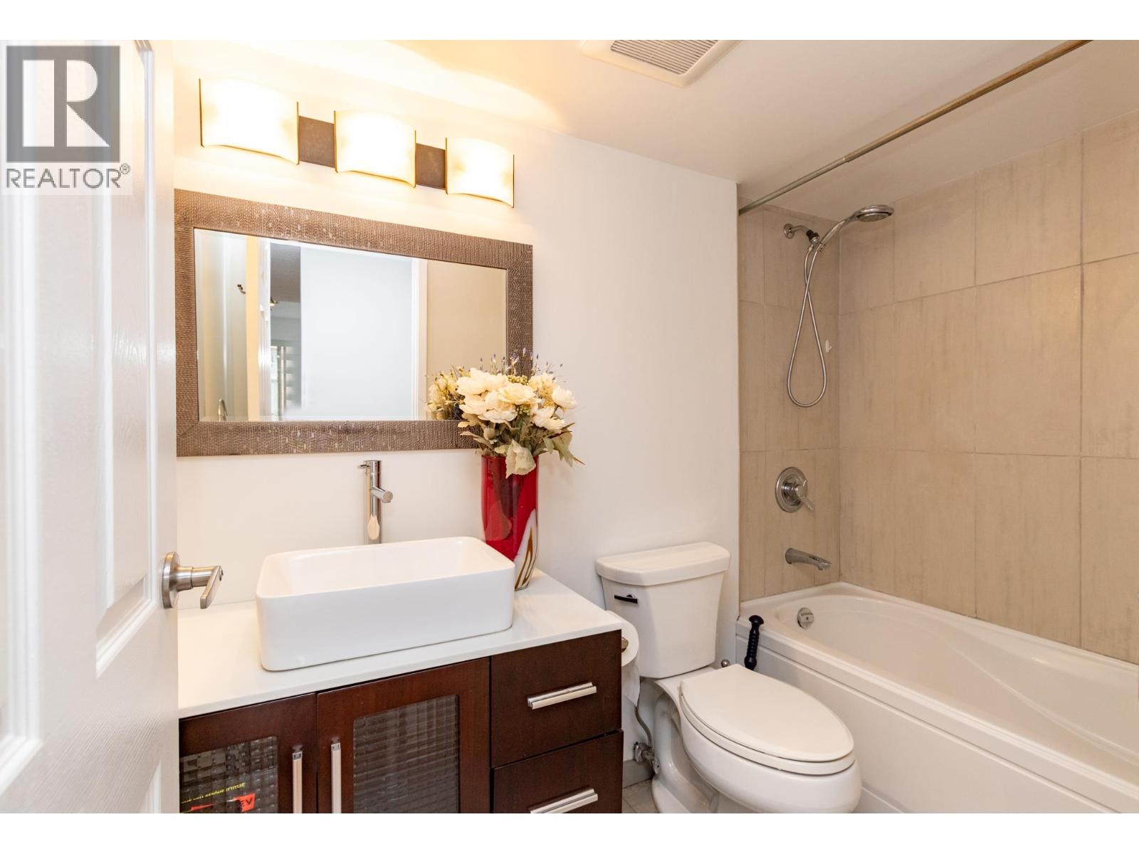 406 110 W 4th Street, North Vancouver, British Columbia  V7M 3H3 - Photo 3 - R3143698