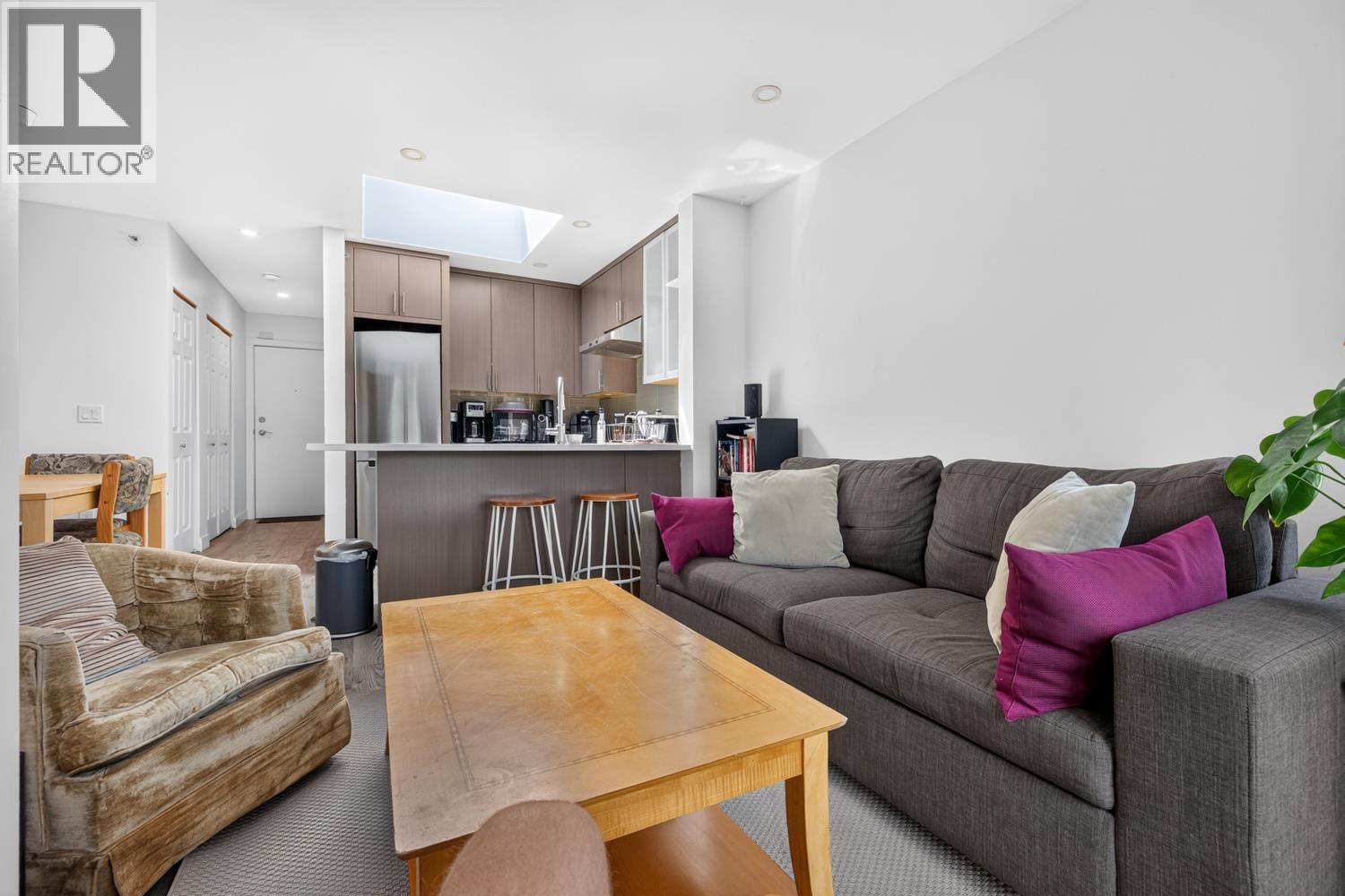 401 688 E 16TH AVENUE, Vancouver