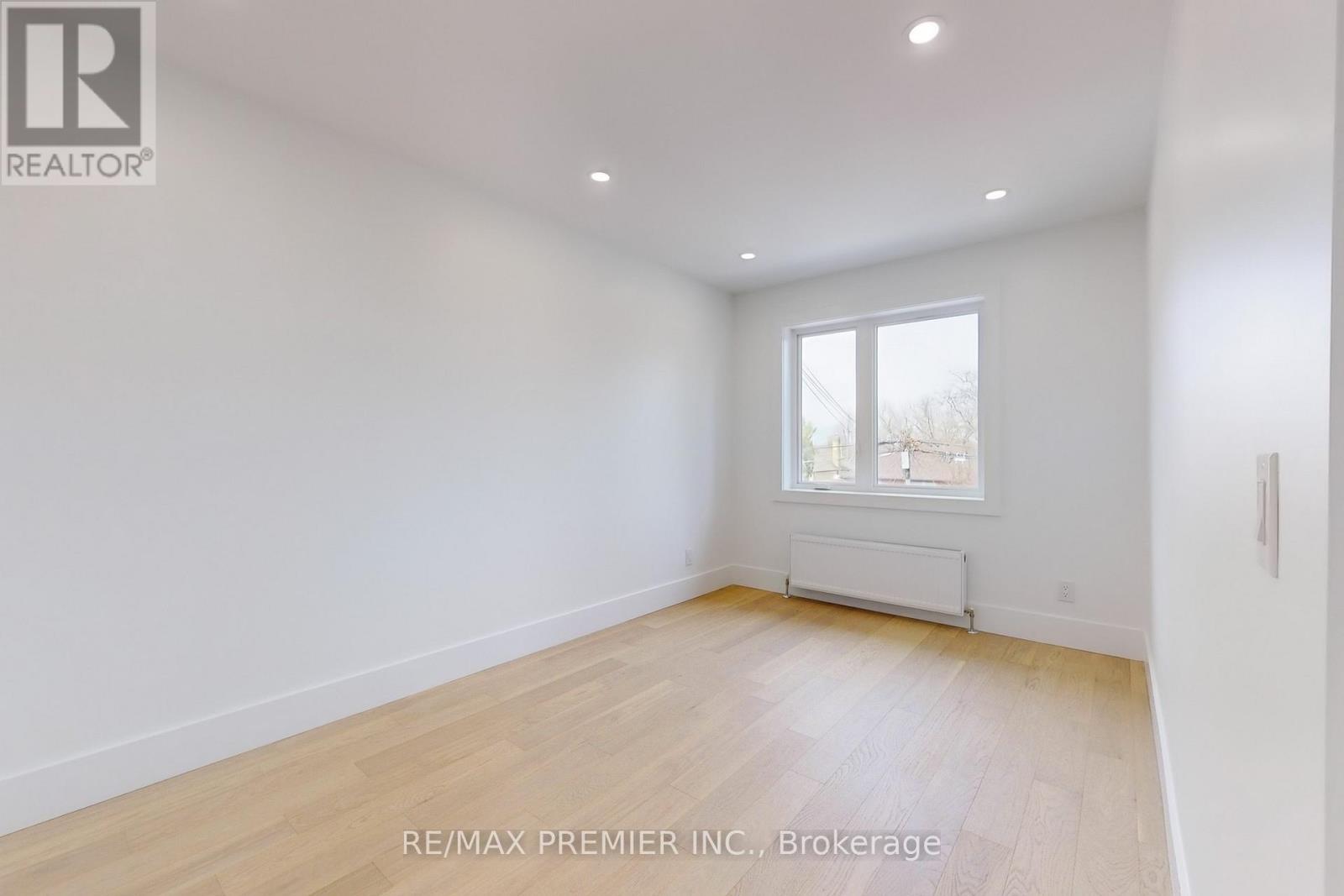 2 (Upper) - 148 Lambton Avenue, Toronto, Ontario  M6N 2S9 - Photo 11 - W13535500