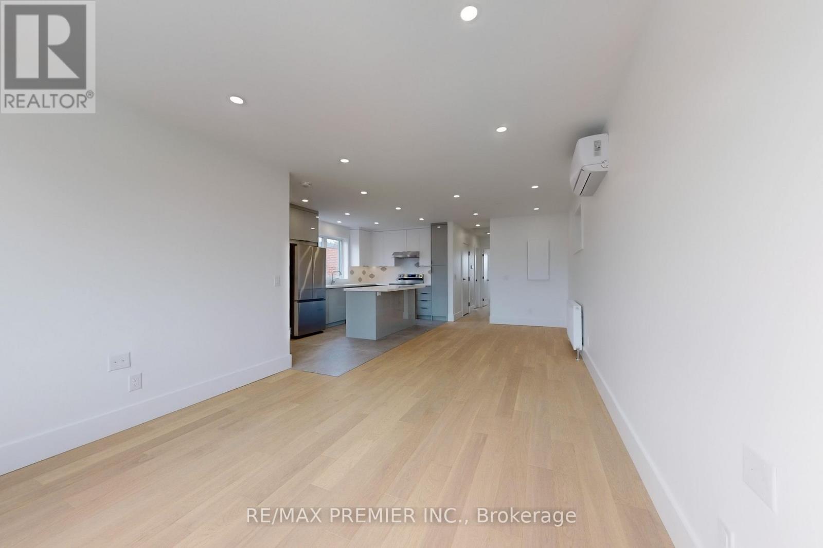2 (Upper) - 148 Lambton Avenue, Toronto, Ontario  M6N 2S9 - Photo 3 - W13535500